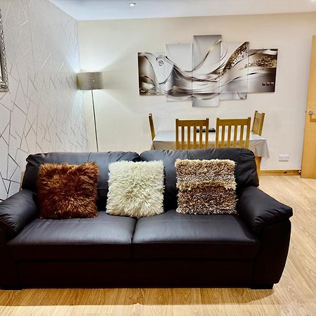Azim And Suzi'S City Centre Apartment Inverness Exterior photo