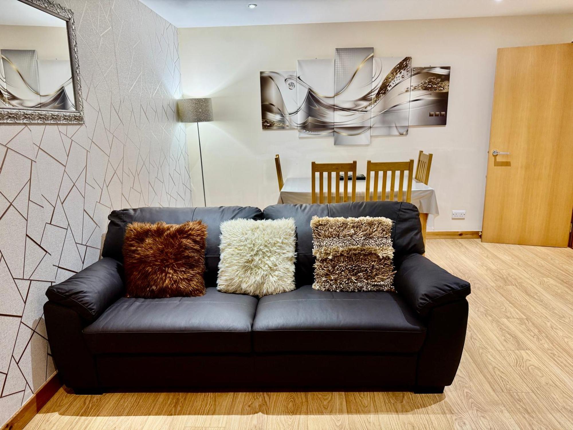 Azim And Suzi'S City Centre Apartment Inverness Exterior photo