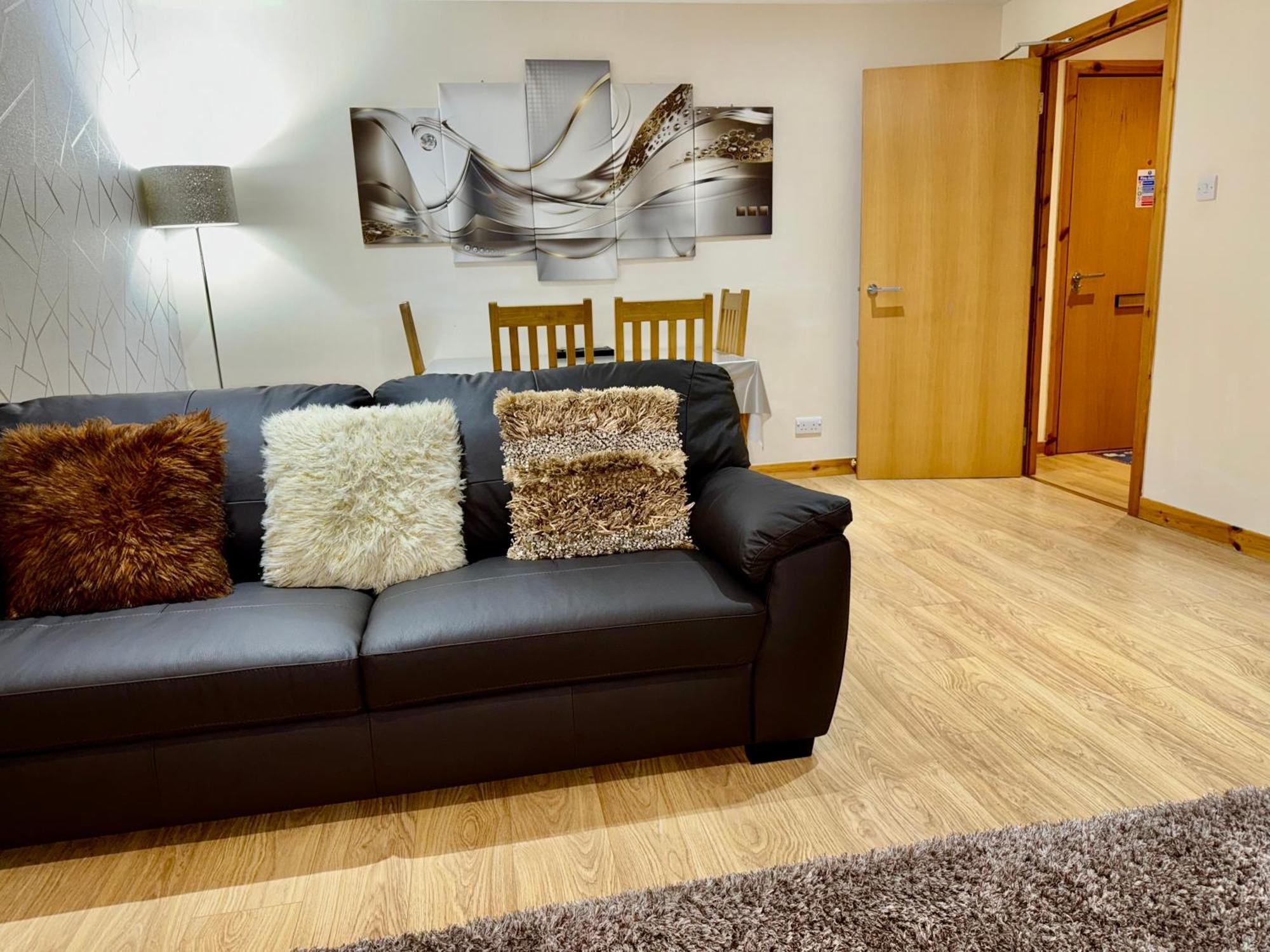 Azim And Suzi'S City Centre Apartment Inverness Exterior photo